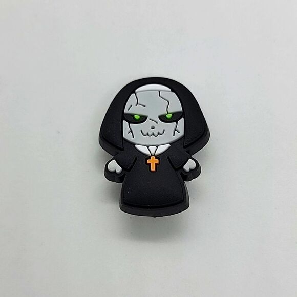 🎈5/$10🎈 CROC CHARMS.. horror.. - Picture 1 of 1